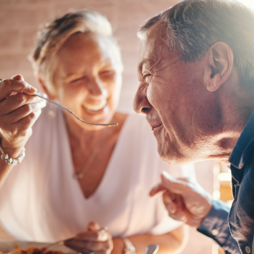 Eating-couple-in-their-50s.png
